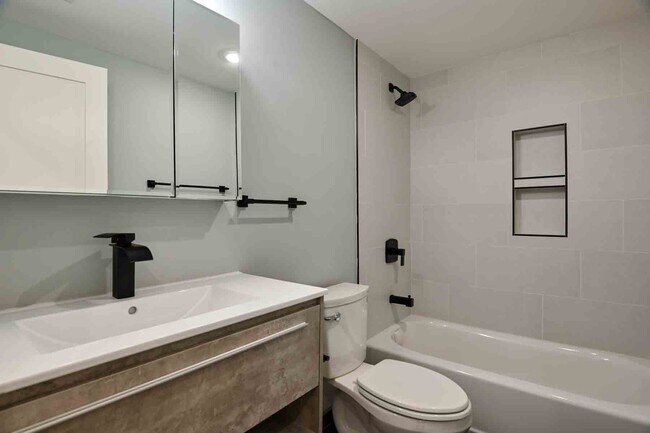 Building Photo - 2641 4th St NE