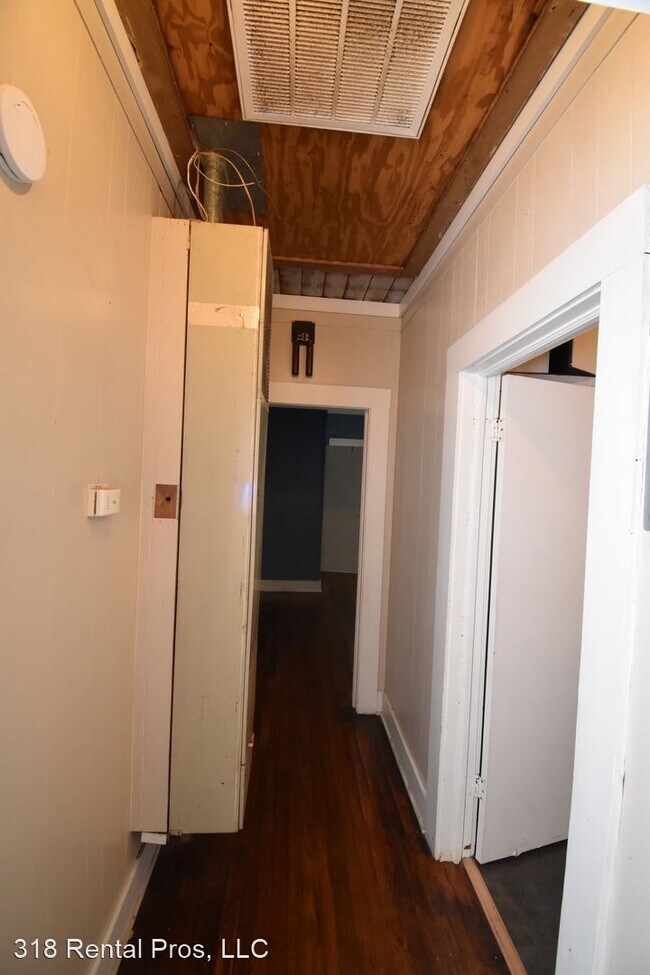 Building Photo - 1 br, 1 bath House - 207 E Texas