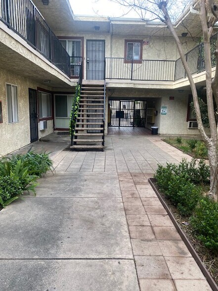 Building Photo - 8800 Cedros Ave