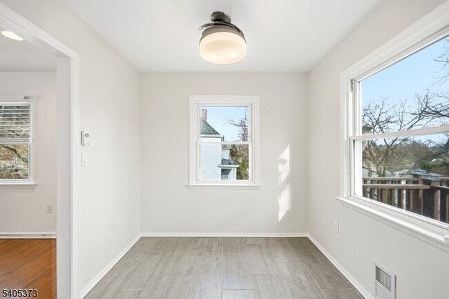 Building Photo - 76 Mt Kemble Ave