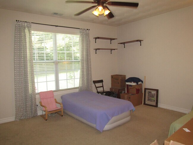 Building Photo - 2084 Kittridge Dr