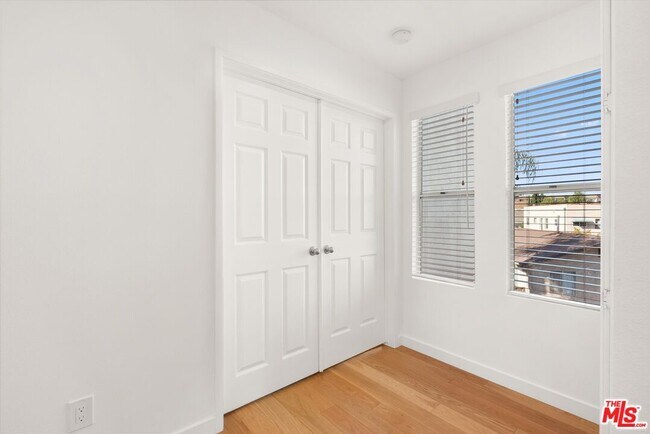 Building Photo - 4643 E 4th St