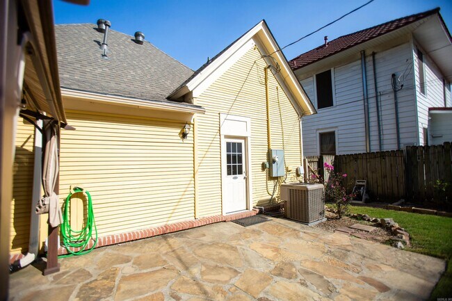 Building Photo - 224 Rice St