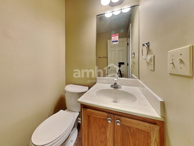 Building Photo - 8676 Woolstone Ct