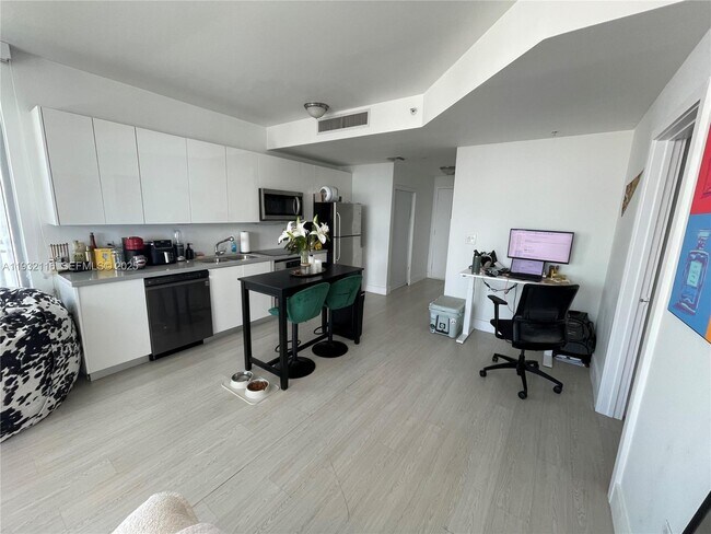 Building Photo - 90 SW 3rd St