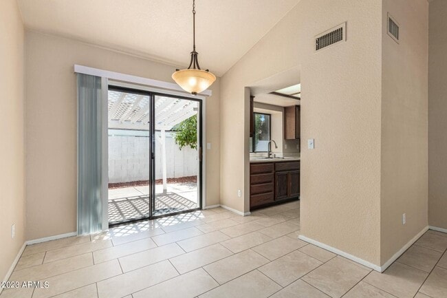 Building Photo - Gorgeous 2/2 bed/bath in North Phoenix by ...