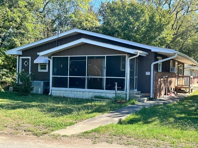 Building Photo - 2 bedroom with bonus room Grand Rivers