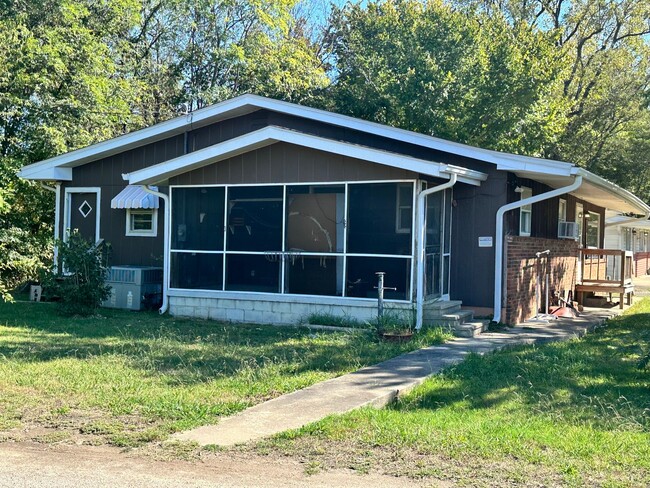 Building Photo - House in Grand Rivers