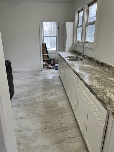 Building Photo - 442 N Grove St