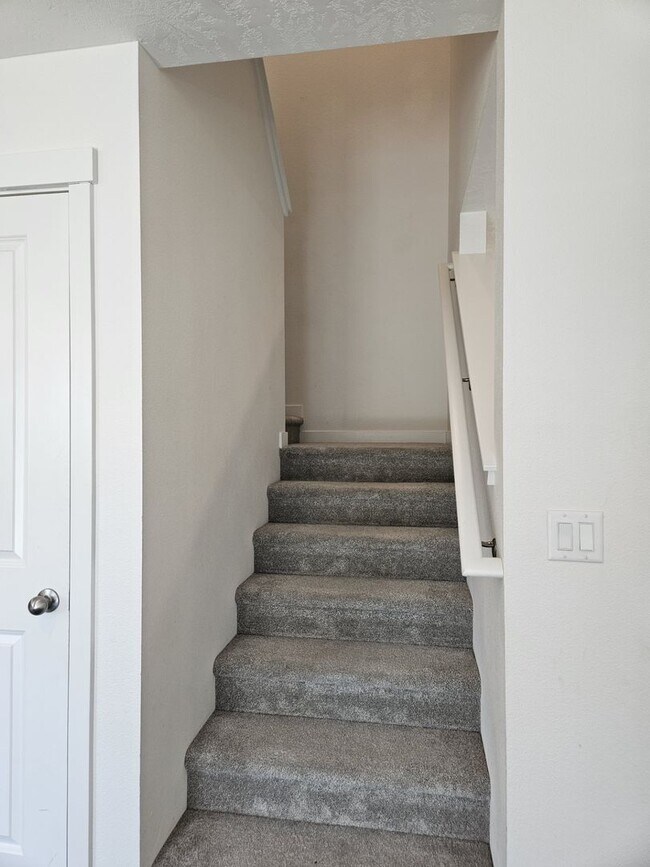 Building Photo - Welcome to this spacious 4 bedroom, 3 bathroom home located in Caldwell, ID.