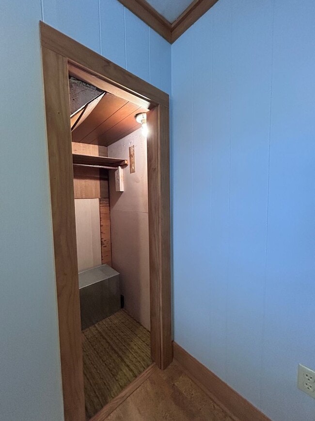 Building Photo - Creekside Cottage Living with Bonus Studio Space