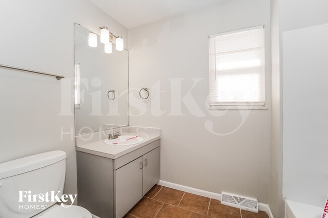 Building Photo - 1369 Greenock Rd