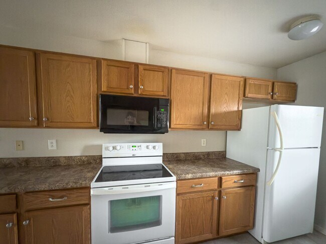 Building Photo - 2563-2563 E Morris Dr