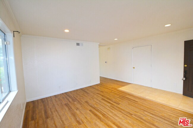 Building Photo - 3630 2nd Ave