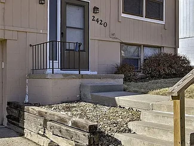Primary Photo - 2420 N 88th St