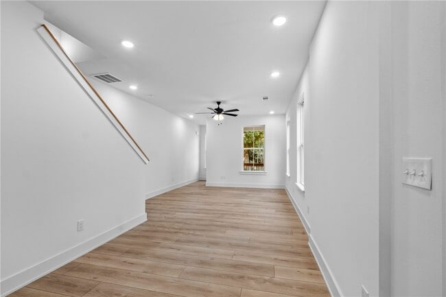 Building Photo - 588 S Willow Ave