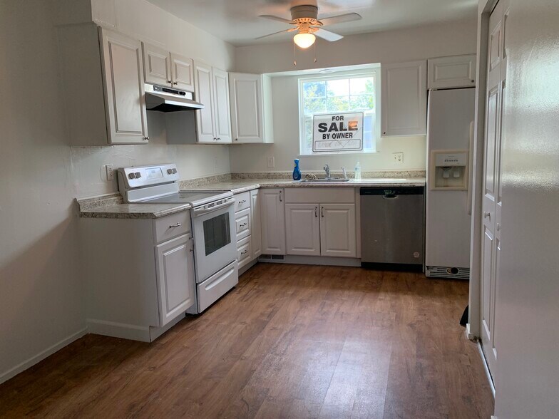 Building Photo - 207 Chenault Ct
