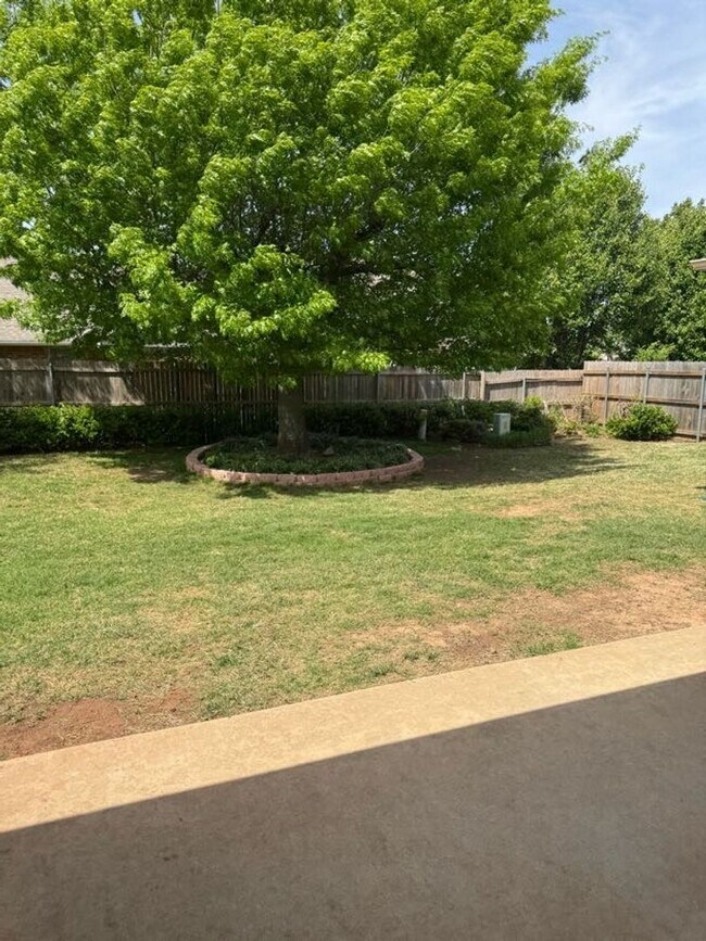 Building Photo - Fully Furnished, Short-Term Rental - (3) Bed/(2) Bath + Office! Pool Access!