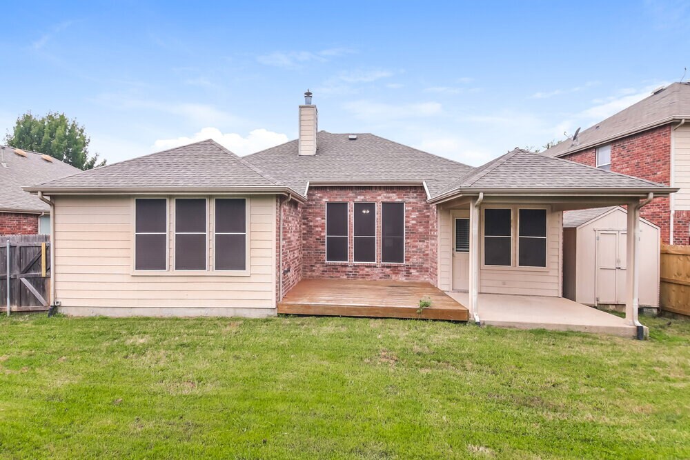 Building Photo - 114 Redbud Dr