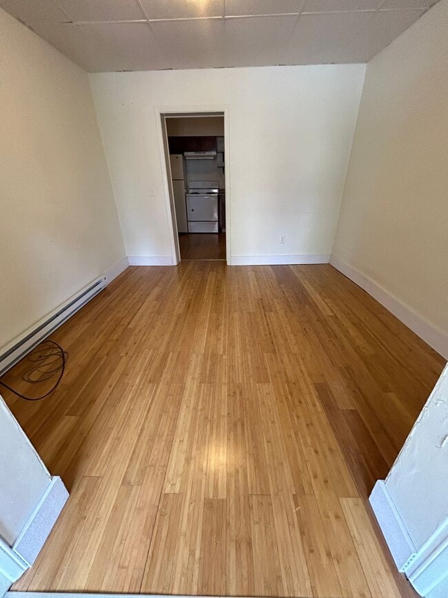 Building Photo - 2 Bedroom 1 Bathroom Apartment