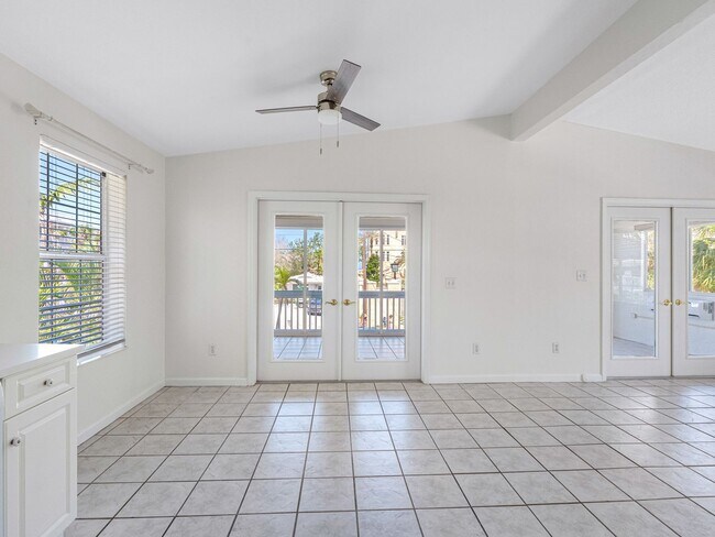 Building Photo - $500 OFF FIRST MONTHS RENT!