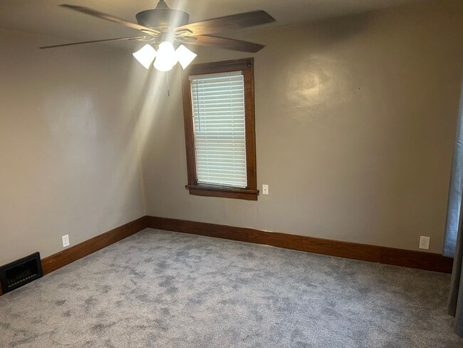 Building Photo - Charming 4BR House in Steubenville