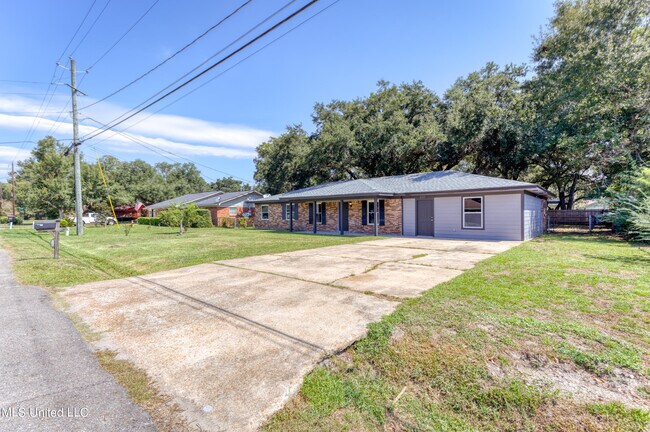 Building Photo - 504 N Island View Ave