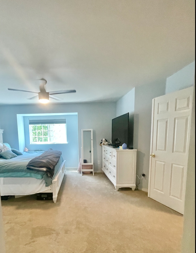 Building Photo - Fantastic 4 bedroom single family home wit...