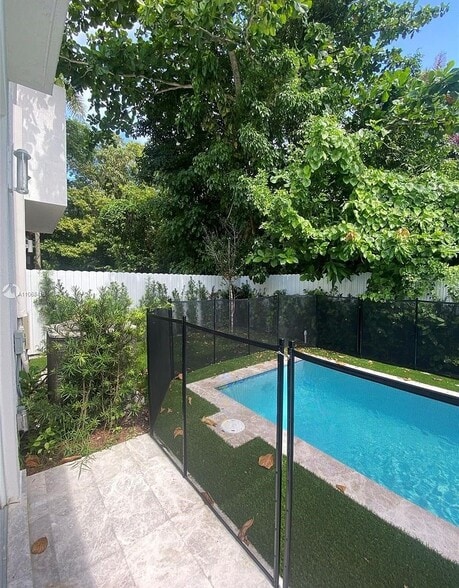 Building Photo - 3586 Franklin Ave