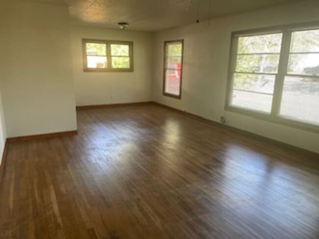 Building Photo - 3/1 1/2, Garage, Recent remodel