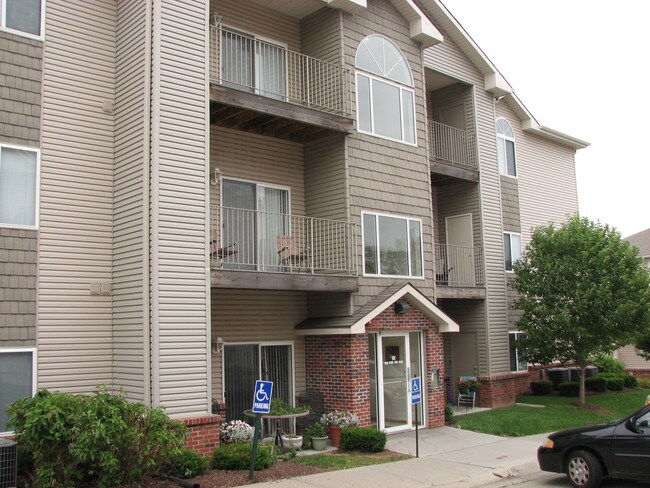 Primary Photo - Gateway Park Apartments