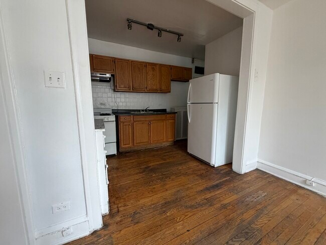 Building Photo - 4515 N Hamlin Ave