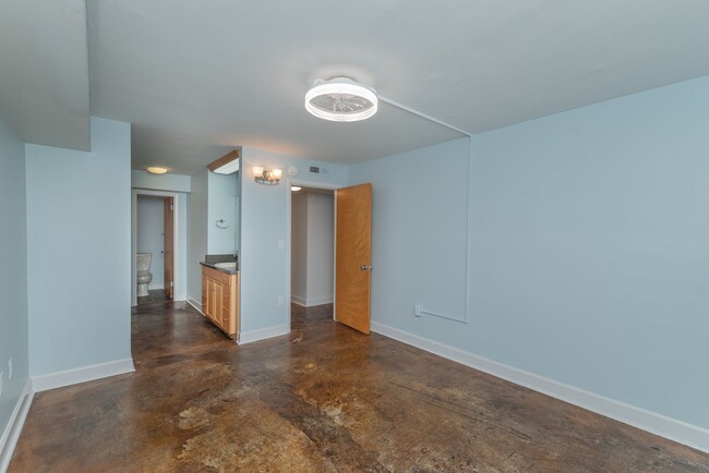 Building Photo - Stunning 2-Bedroom, 2-Bath Condo for Rent