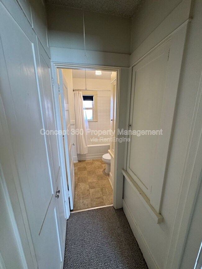 Building Photo - 3811 E 10th St