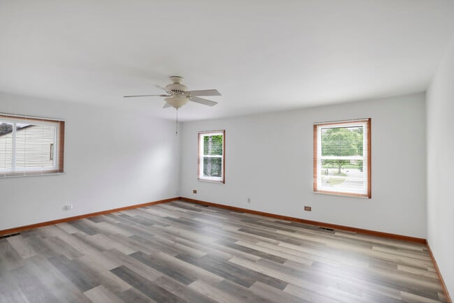 Building Photo - 30W274 Brighton Ct