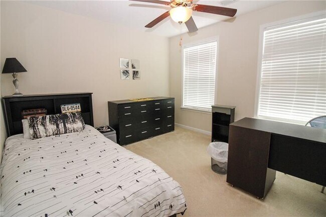 Building Photo - 2047 Golden Grove Dr