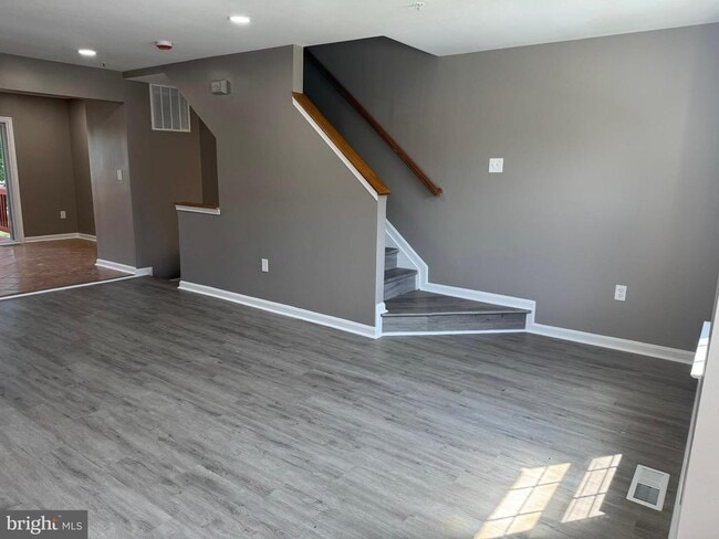 Building Photo - 8216 Dellwood Ct