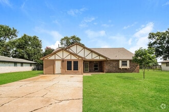 Building Photo - 206 Staples Dr