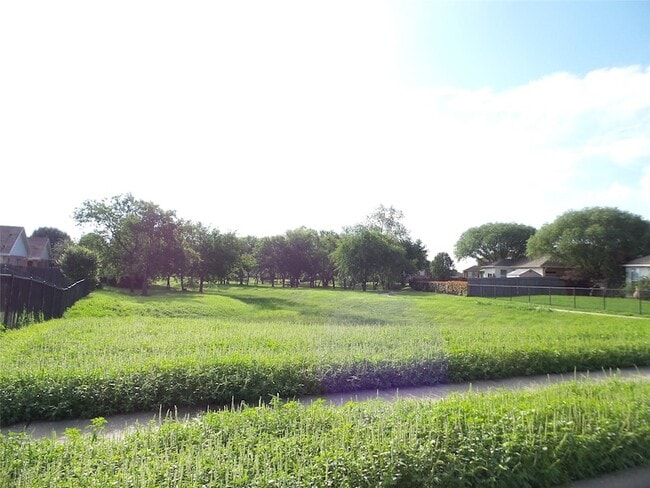 Building Photo - 1121 Beaverwood Ln