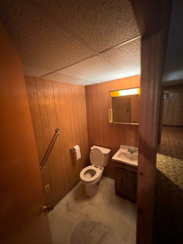 Building Photo - 561 Chandler St