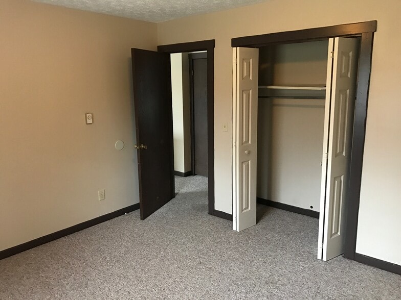 Building Photo - 908 Skyside Dr