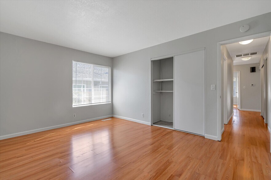 Building Photo - 30079 Vanderbilt St