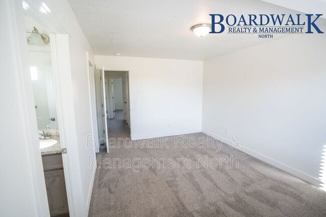 Building Photo - 440 1625 N
