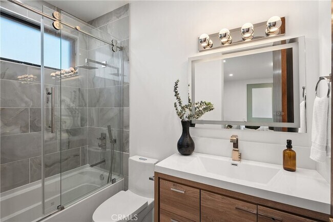 Building Photo - 14519 Greenleaf St