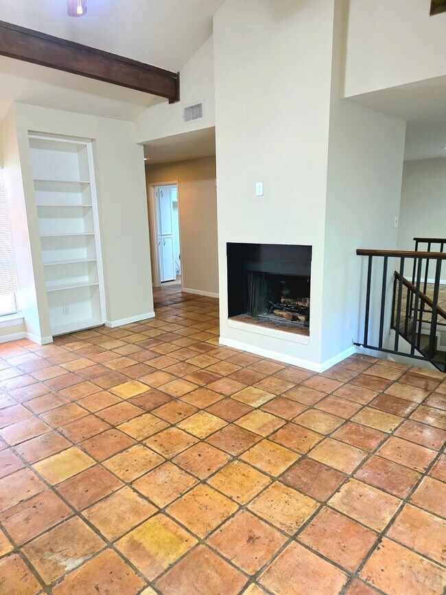 Building Photo - MOVE-IN SPECIAL!! $500.00 DEPOSIT  $500 Prorated rent before July 22nd