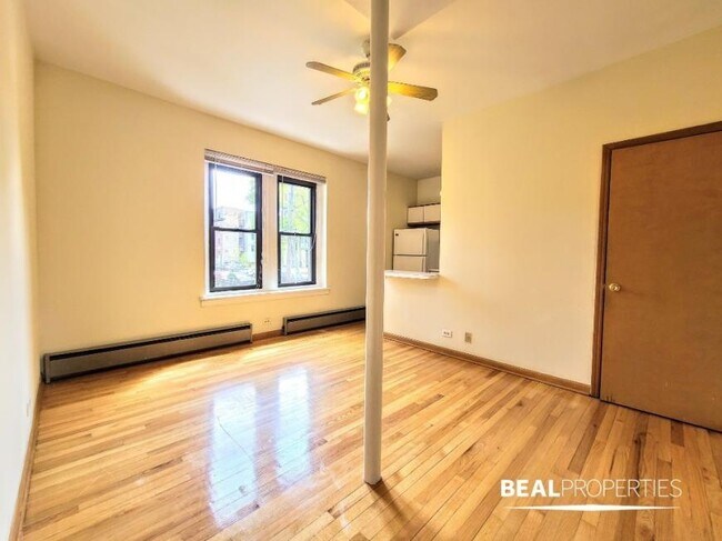 Building Photo - 1 bedroom in CHICAGO IL 60657