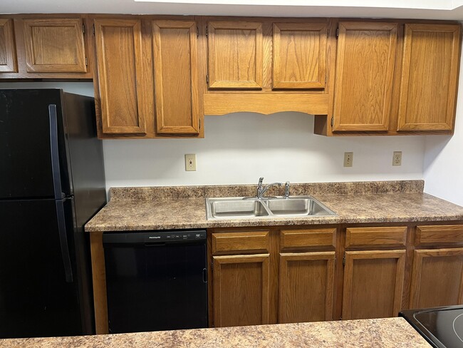 Building Photo - 407 Foxfire Dr