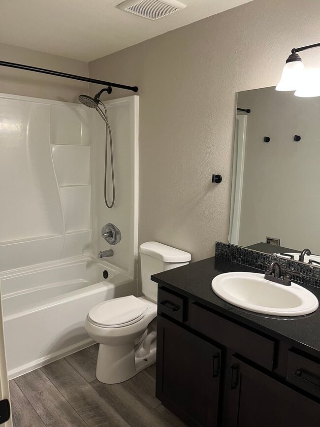 Building Photo - 4 Bedroom - Gated Community!