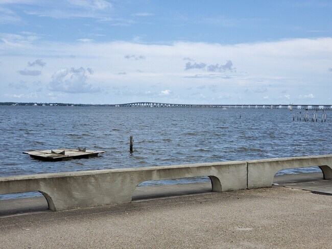 Building Photo - 309 Julia St