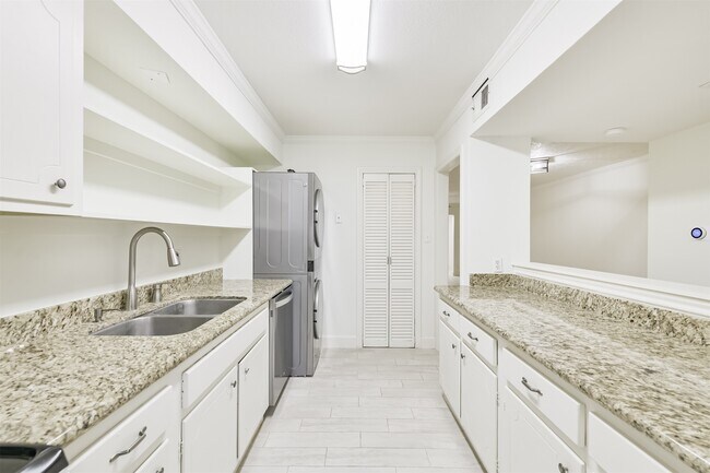 Building Photo - 2505 Watertown Mall St